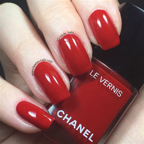 Chanel Rouge puissant nail polish